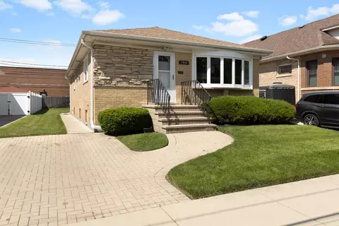 7046 N Franks Ave, Niles, IL 60714
