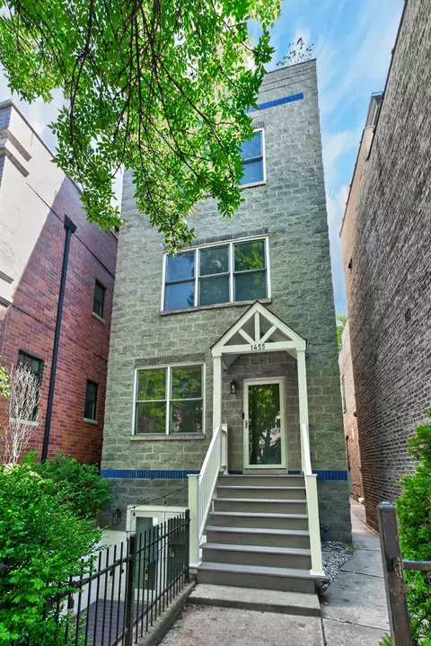 1455 W Wolfram St #A, Chicago, IL 60657