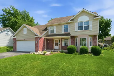 636 Briarwood Ln, Oswego, IL 60543
