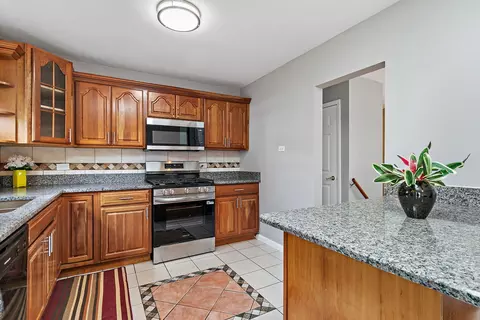 Kitchen - 4403 Maple Ct, Rolling Meadows, IL 60008 photo 2 of 4