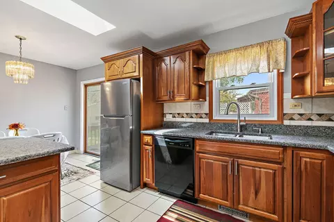Kitchen - 4403 Maple Ct, Rolling Meadows, IL 60008 photo 3 of 4