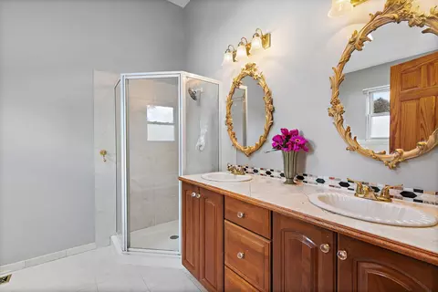 Bath - 4403 Maple Ct, Rolling Meadows, IL 60008 photo 1 of 6