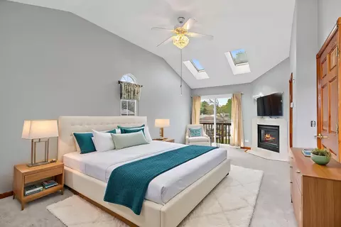 Bedroom - 4403 Maple Ct, Rolling Meadows, IL 60008 photo 1 of 8