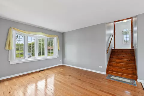 Living - 4403 Maple Ct, Rolling Meadows, IL 60008 photo 3 of 7
