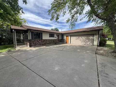 945 Sunset Dr, Milledgeville, IL 61051