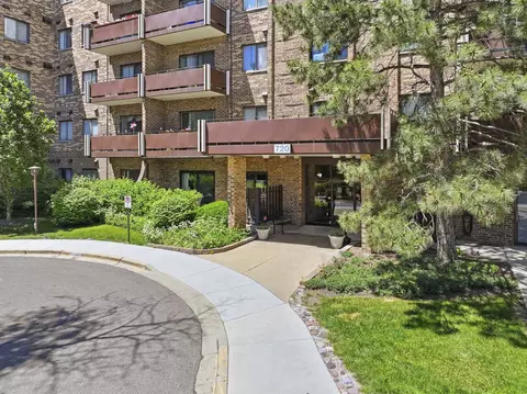720 Wellington Ave #509, Elk Grove Village, IL 60007