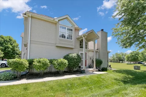 1916 Tamahawk Ln, Naperville, IL 60564 photo 2