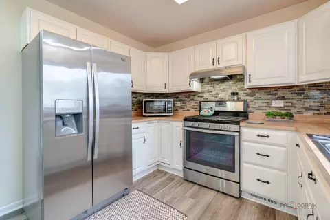Kitchen - 809 Carol Ave S, Mchenry, IL 60050 photo 2 of 5