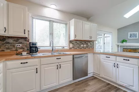 Kitchen - 809 Carol Ave S, Mchenry, IL 60050 photo 4 of 5