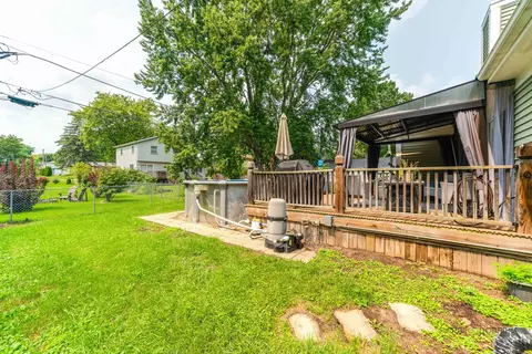 Exterior - 809 Carol Ave S, Mchenry, IL 60050 photo 10 of 13