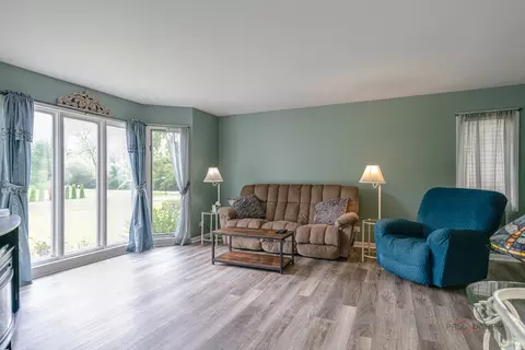 Living - 809 Carol Ave S, Mchenry, IL 60050 photo 1 of 3