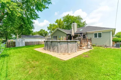 Exterior - 809 Carol Ave S, Mchenry, IL 60050 photo 11 of 13