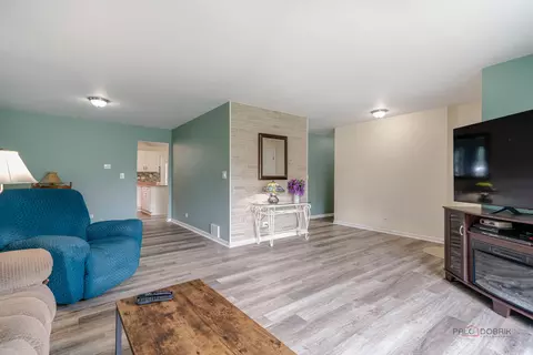 Living - 809 Carol Ave S, Mchenry, IL 60050 photo 2 of 3