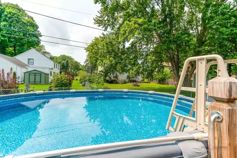 Exterior - 809 Carol Ave S, Mchenry, IL 60050 photo 6 of 13