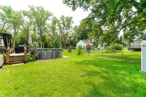 Exterior - 809 Carol Ave S, Mchenry, IL 60050 photo 13 of 13