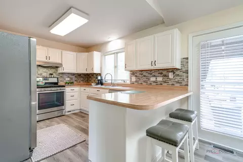 Kitchen - 809 Carol Ave S, Mchenry, IL 60050 photo 5 of 5