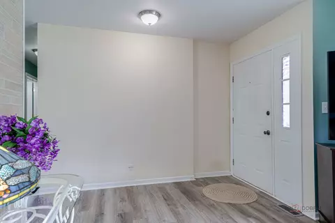 Entry Way - 809 Carol Ave S, Mchenry, IL 60050 photo 1 of 3