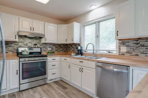 Kitchen - 809 Carol Ave S, Mchenry, IL 60050 photo 1 of 5
