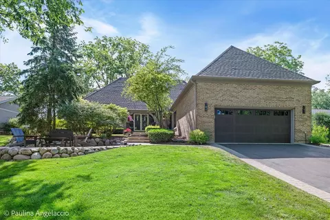 120 Hilltop Ave, Barrington, IL 60010