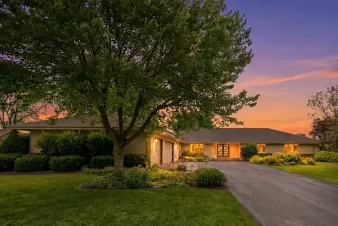 25730 N Eagle Dr, Mundelein, IL 60060