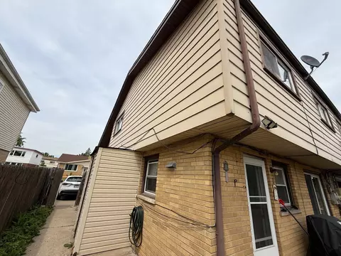 Exterior - 8945 N Lyons St, Des Plaines, IL 60016 photo 4 of 7