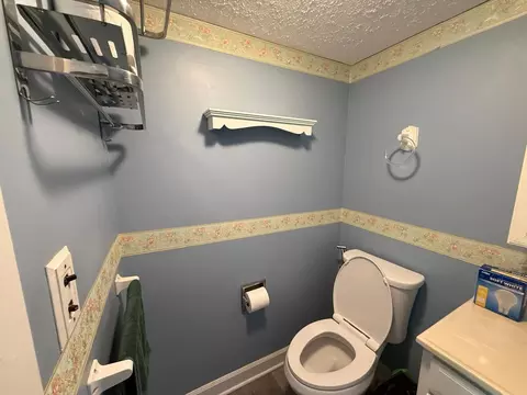 Bath - 8945 N Lyons St, Des Plaines, IL 60016 photo 1 of 1