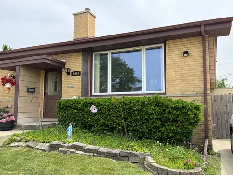 8945 N Lyons St, Des Plaines, IL 60016