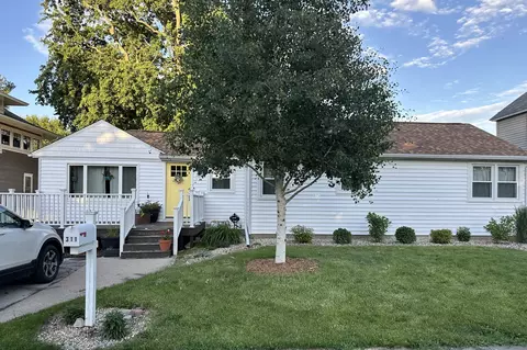 311 S 2nd Ave, Chenoa, IL 61726