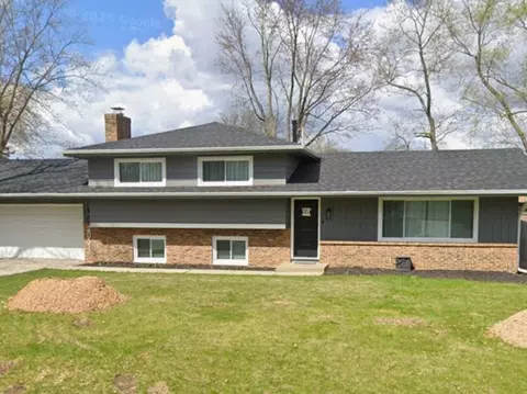 2051 Bryn Mawr Dr, Aurora, IL 60506