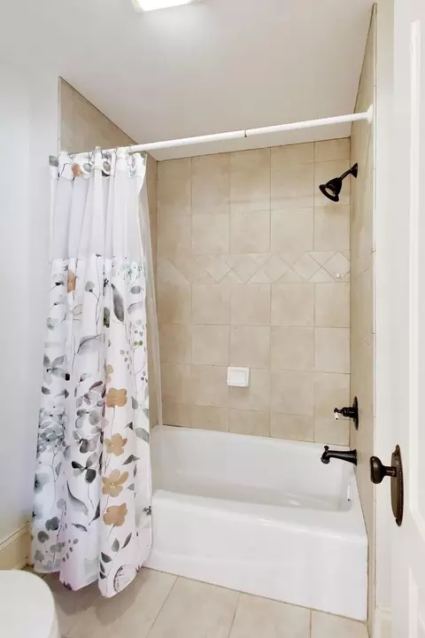 Bath - 345 Madison Ave, Glencoe, IL 60022 photo 8 of 9