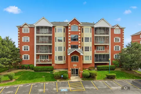7927 Trinity Cir #4SW, Tinley Park, IL 60487