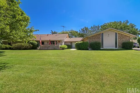 941 Wiltshire Dr #D, Mchenry, IL 60050