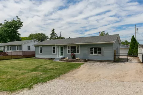 108 E 5th St, Coal Valley, IL 61240