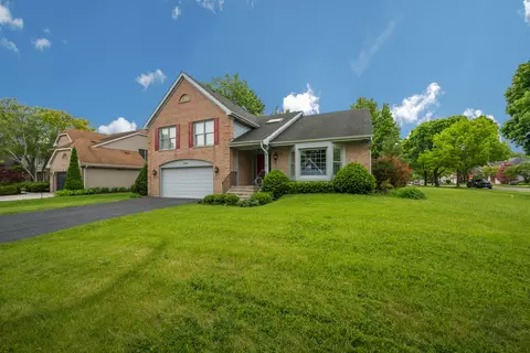 1046 E Amberwood Cir, Naperville, IL 60563