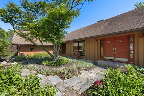 8929 Robin Hill Road Dr, Woodstock, IL 60098