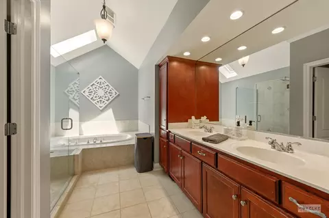 Bath - 15528 Dan Patch Dr, Plainfield, IL 60544 photo 2 of 6