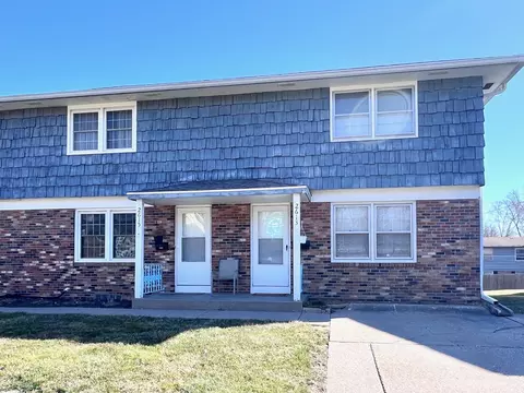 2613 2615 Hawthorne Dr, Bettendorf, IA 52722