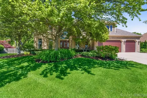 230 Persimmon Dr, Saint Charles, IL 60174