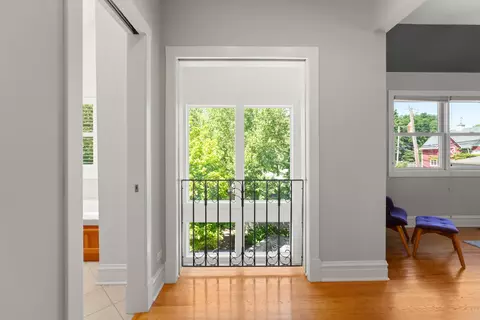 Entry Way - Undisclosed, Evanston, IL 60201 photo 4 of 4