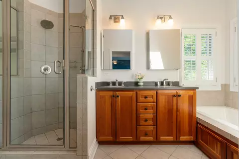 Bath - Undisclosed, Evanston, IL 60201 photo 3 of 5