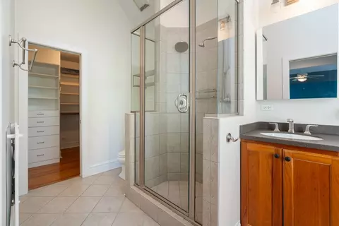 Bath - Undisclosed, Evanston, IL 60201 photo 4 of 5