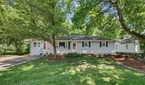 108 Brady Ln, Urbana, IL 61802