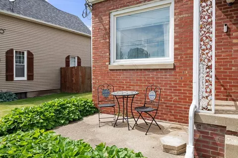 Exterior - 522 Pine St, Kewanee, IL 61443 photo 3 of 9
