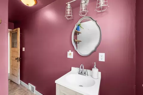 Bath - 522 Pine St, Kewanee, IL 61443 photo 1 of 2