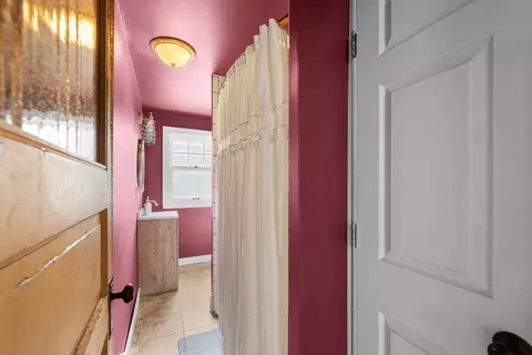 Entry Way - 522 Pine St, Kewanee, IL 61443 photo 3 of 3