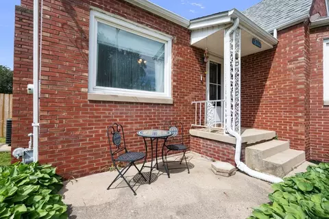Exterior - 522 Pine St, Kewanee, IL 61443 photo 2 of 9