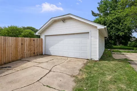 Exterior - 522 Pine St, Kewanee, IL 61443 photo 5 of 9