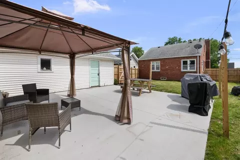 Exterior - 522 Pine St, Kewanee, IL 61443 photo 7 of 9