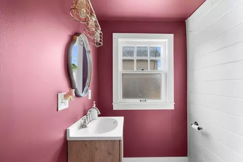 Bath - 522 Pine St, Kewanee, IL 61443 photo 2 of 2