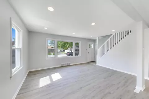 Living - 3443 Monroe St, Lansing, IL 60438 photo 3 of 4